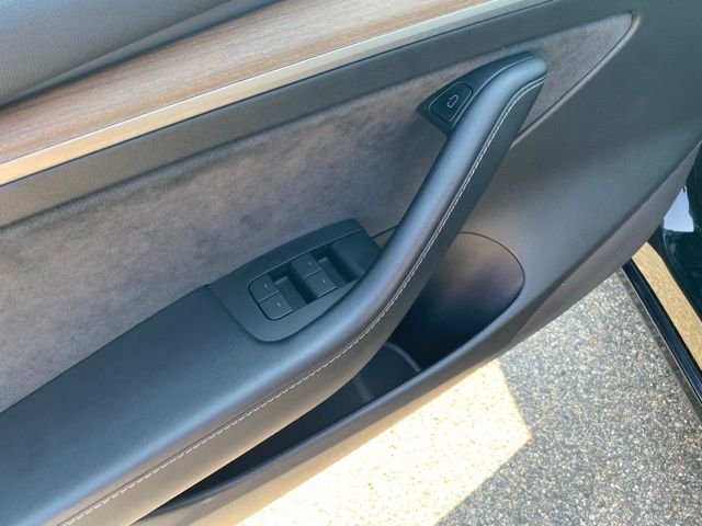 Used 2022  Tesla Long Range image 36