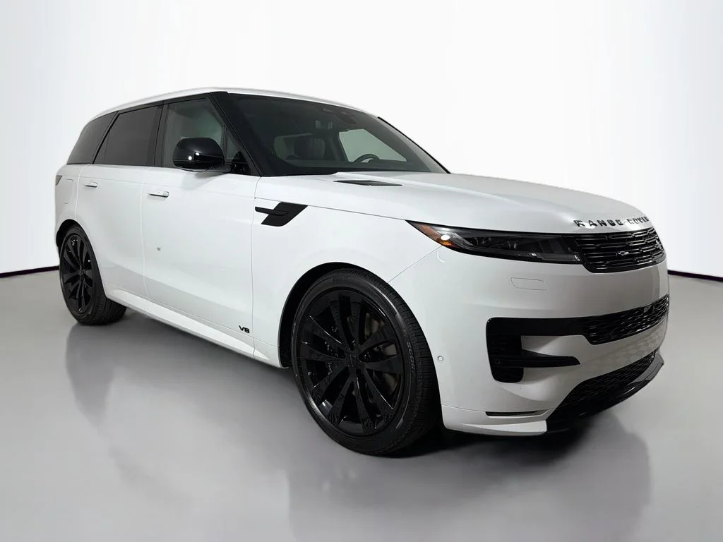New 2026 Fuji White Land Rover Dynamic SE image 3