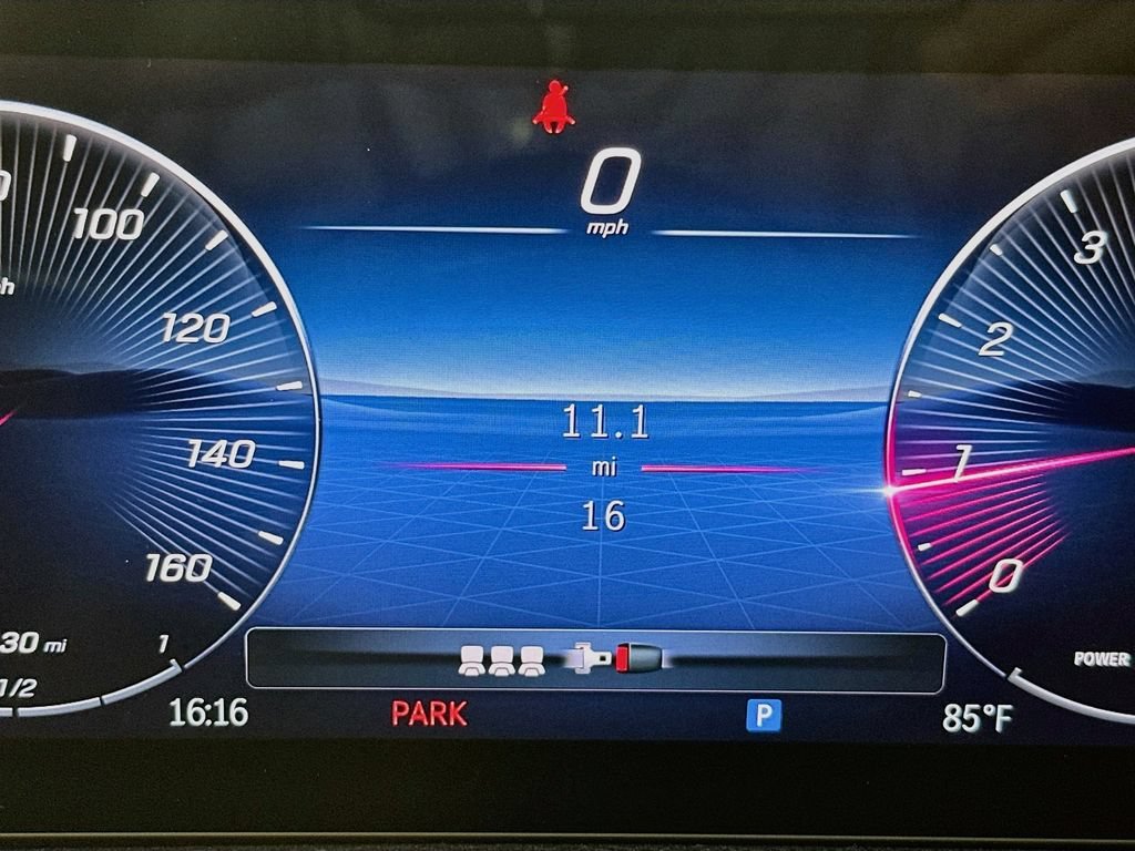 New 2026 Polar White Mercedes-Benz GLB 250 image 43