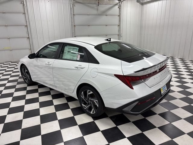 Certified Used 2025 White Hyundai SEL Sport image 4