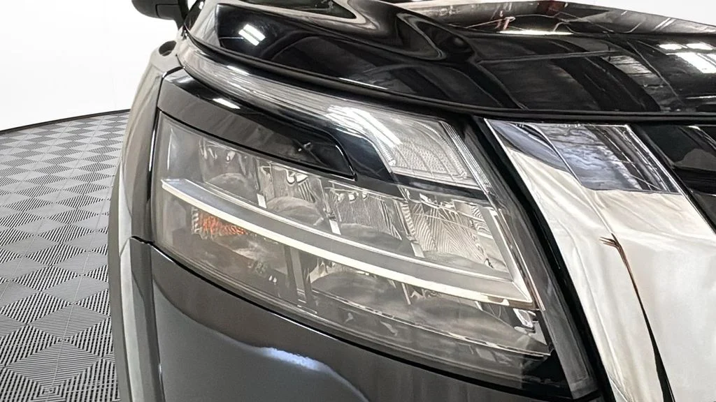 Certified Used 2022 Black Nissan Platinum image 18