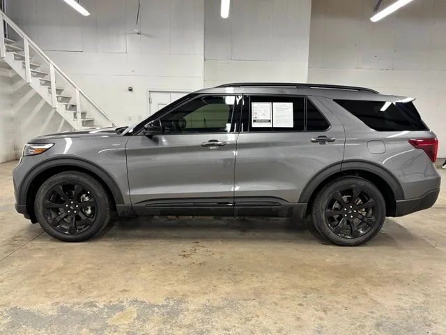Used 2023 Gray Ford ST-Line image 4