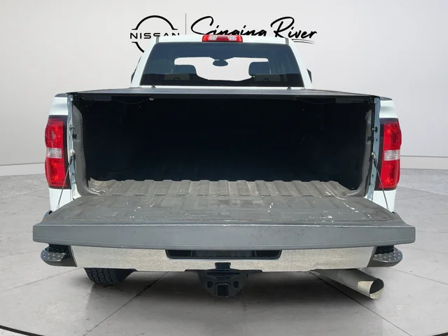 Used 2015 White GMC SLE image 26