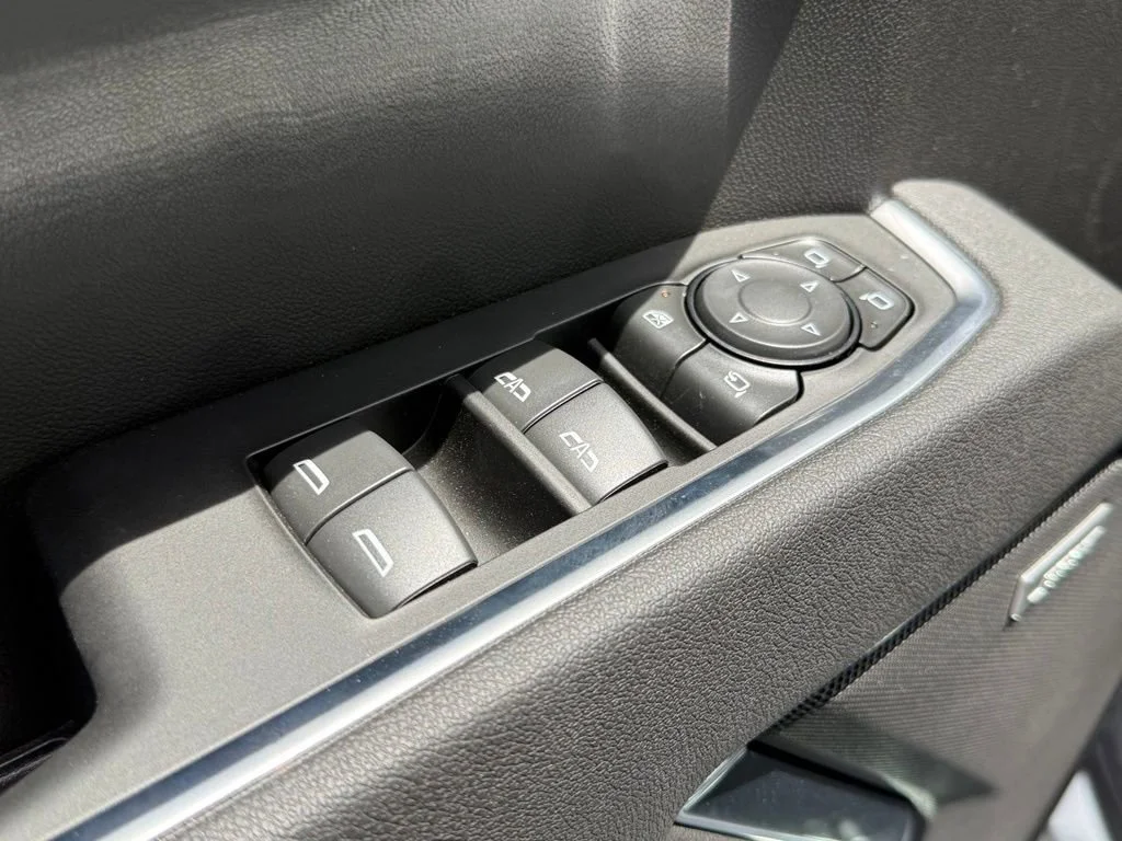New 2026 Sterling Metallic GMC SLT image 31