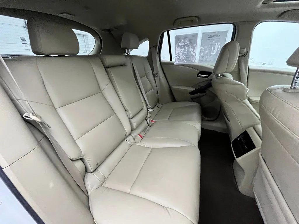 Used 2018  Acura Base image 38