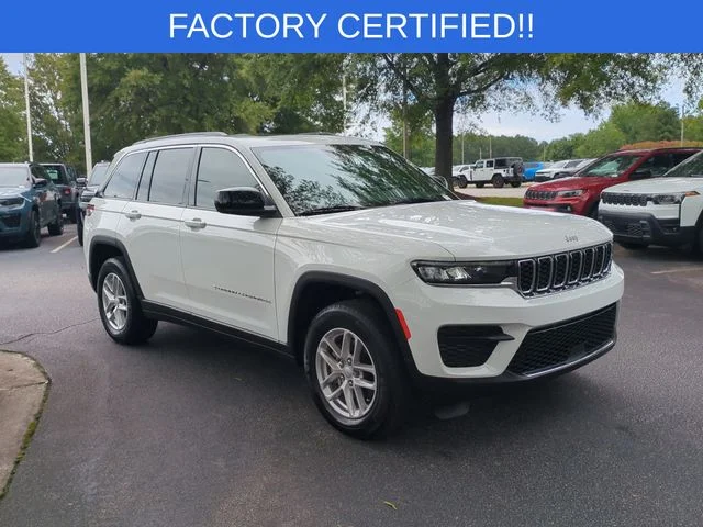 Used 2025 White/off-white Jeep Laredo X image 7