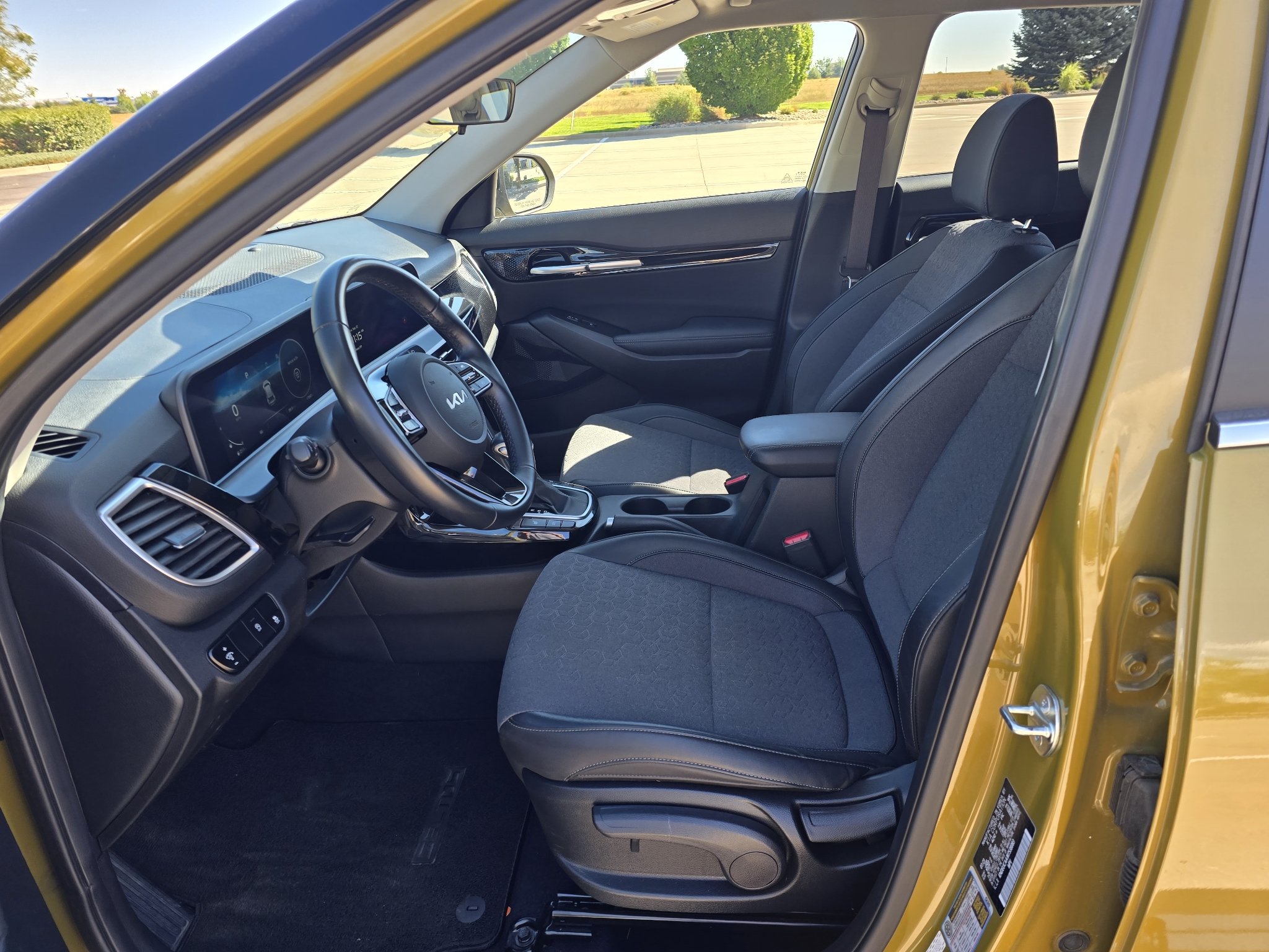 Used 2024 Valais Green/Black Roof Kia S image 12