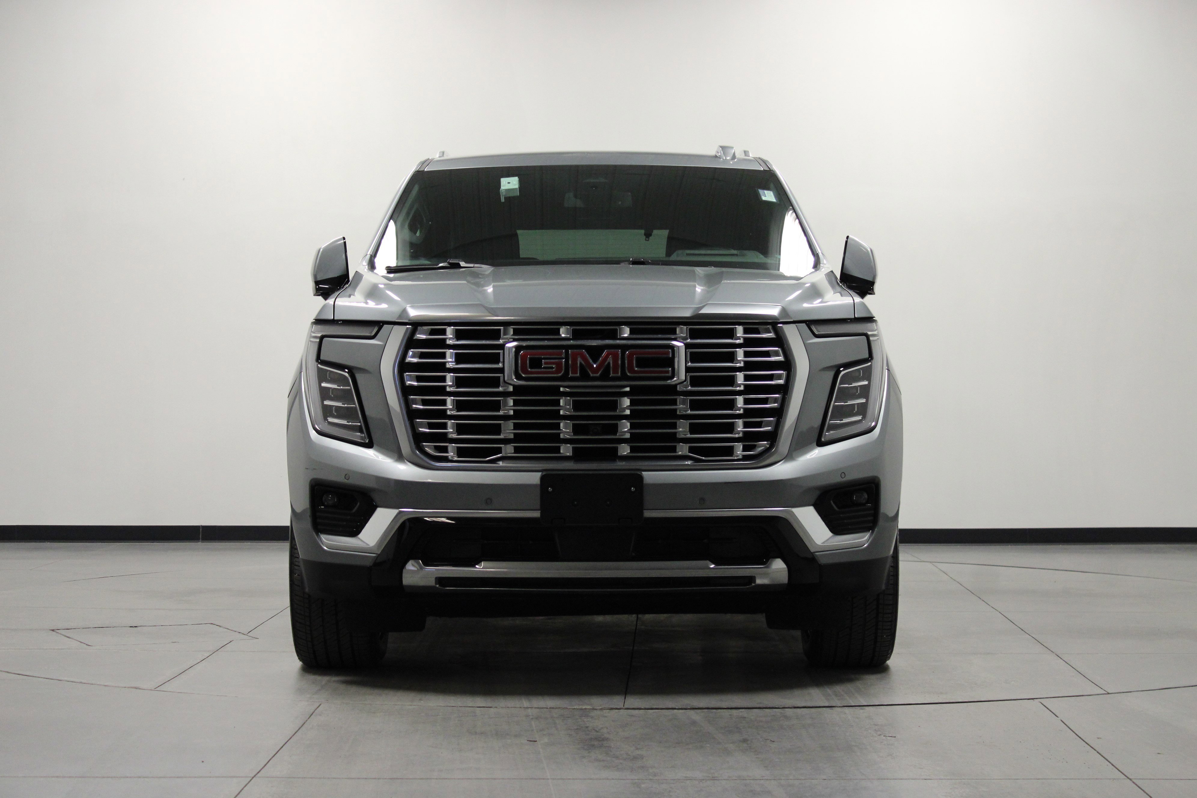 Used 2025 Sterling Metallic GMC Denali image 9