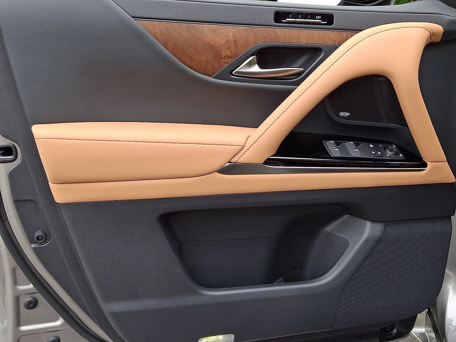 2026 Lexus LX 700h Luxury - Photo 8