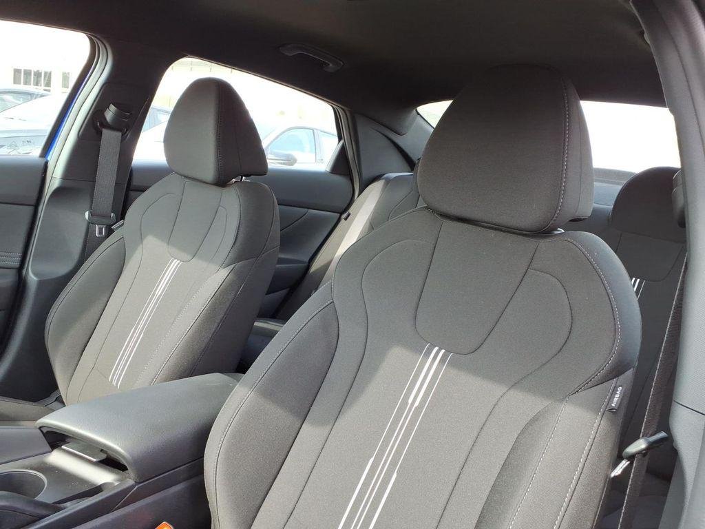 2025 Hyundai Elantra SEL - Photo 15