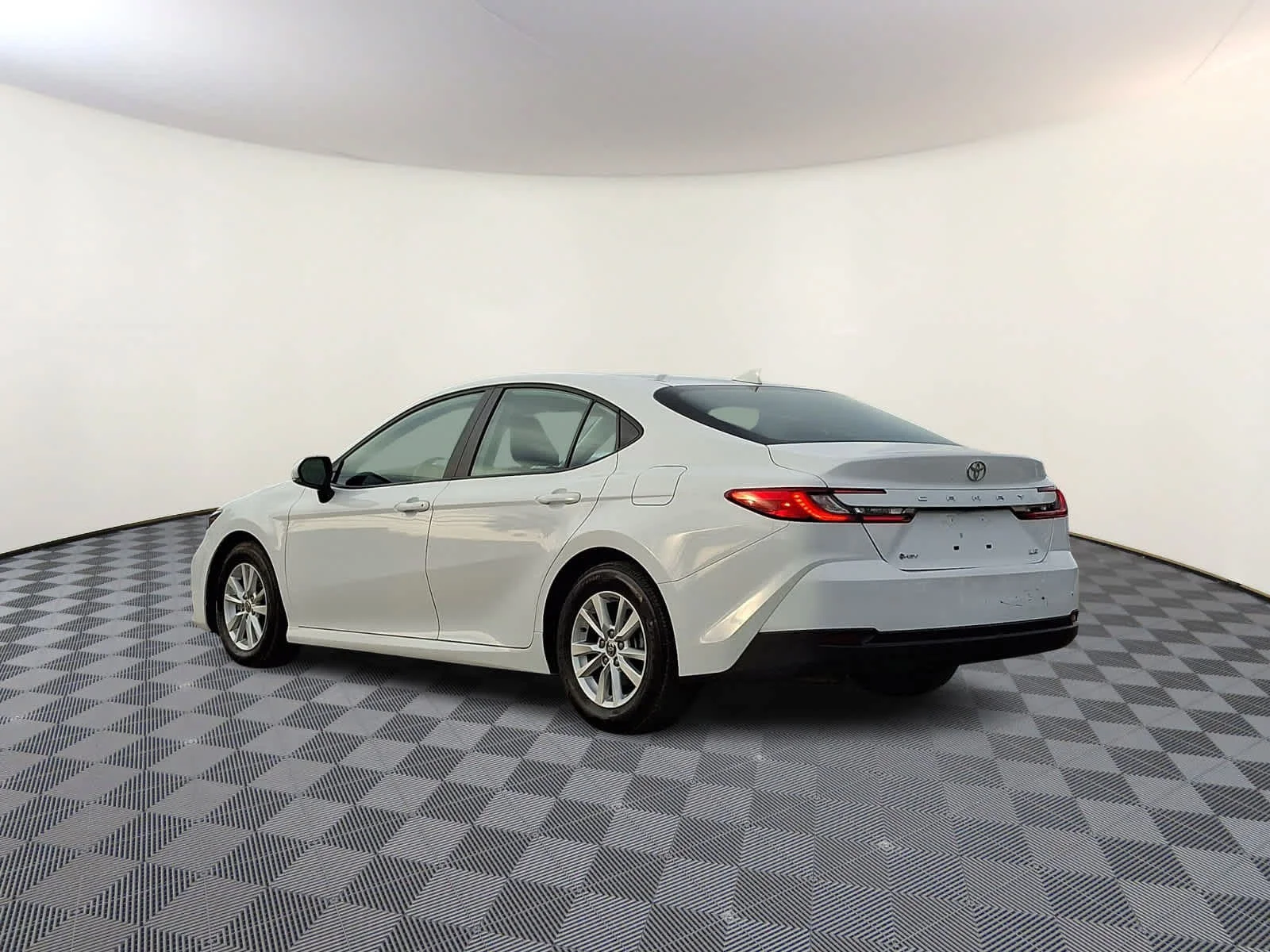 Used 2025 Ice Cap Toyota LE image 7