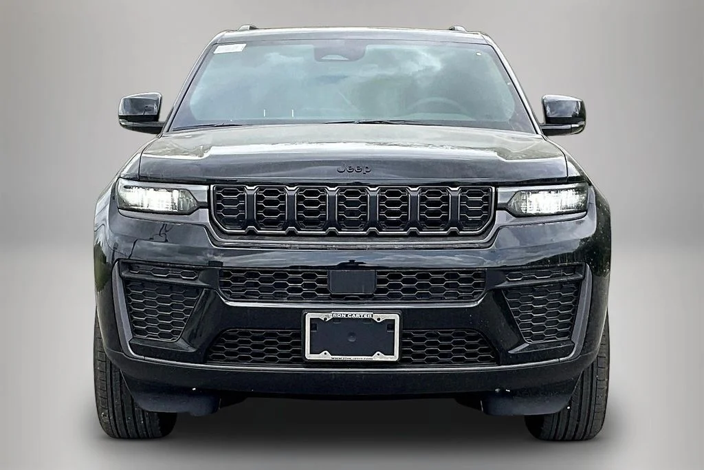New 2026 Diamond Black Crystal Pearl-Coat Exterior Paint Jeep Altitude image 12