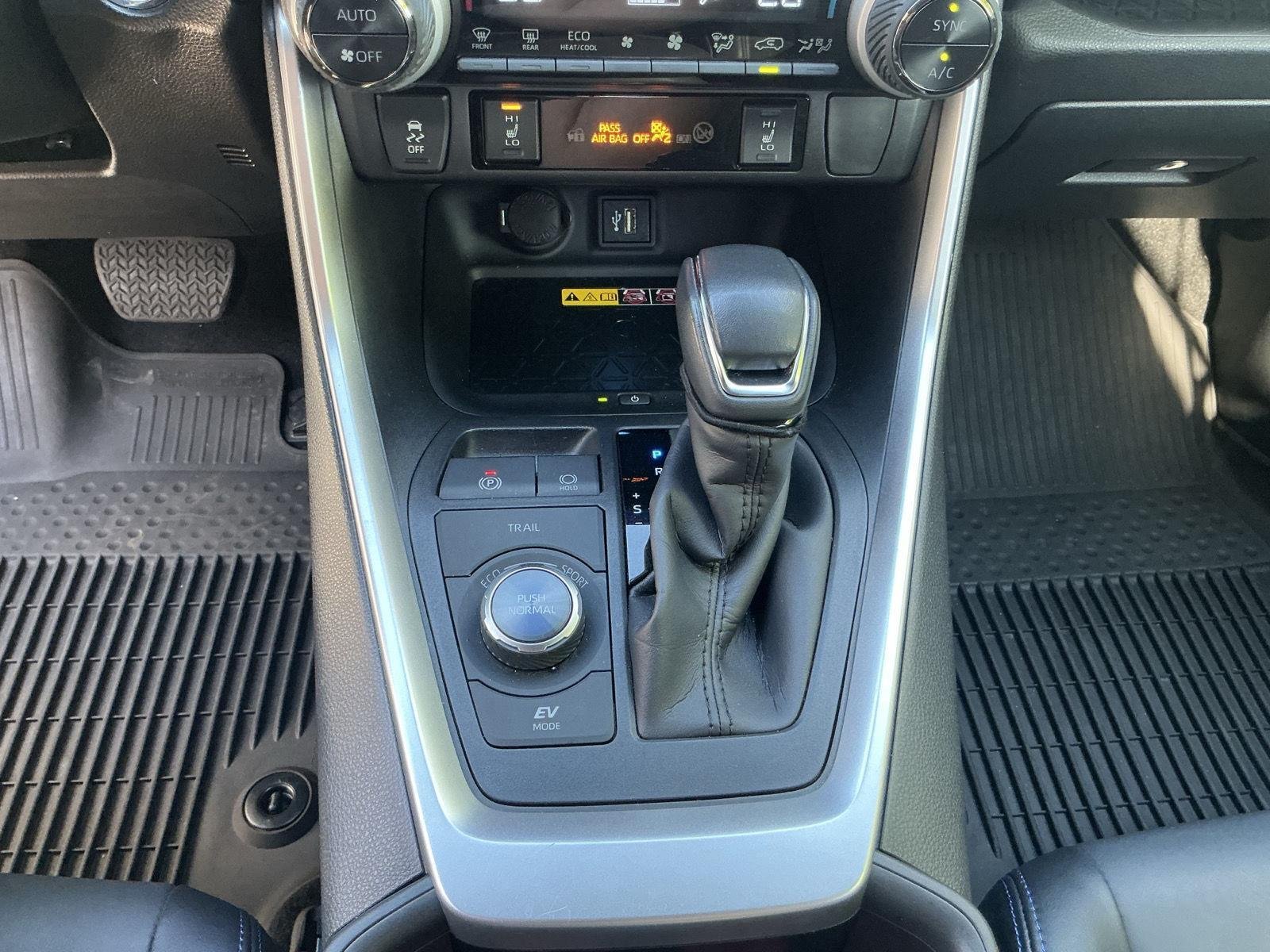 Used 2023 Wind Chill Pearl w/Midnight Black Metallic Roof TOYOTA XSE image 15