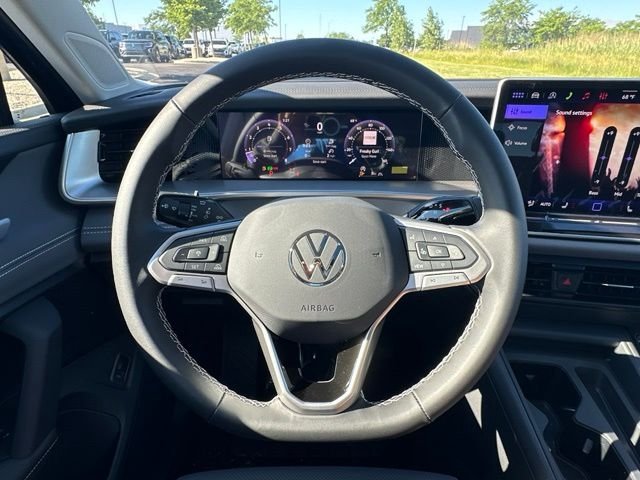New 2026 Platinum Gray Metallic Volkswagen 2.0T SE image 41