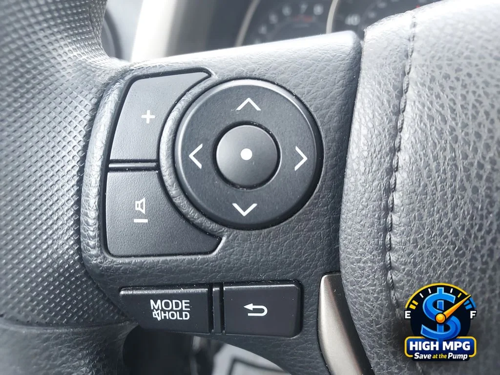 Used 2014 Red Toyota XLE image 23