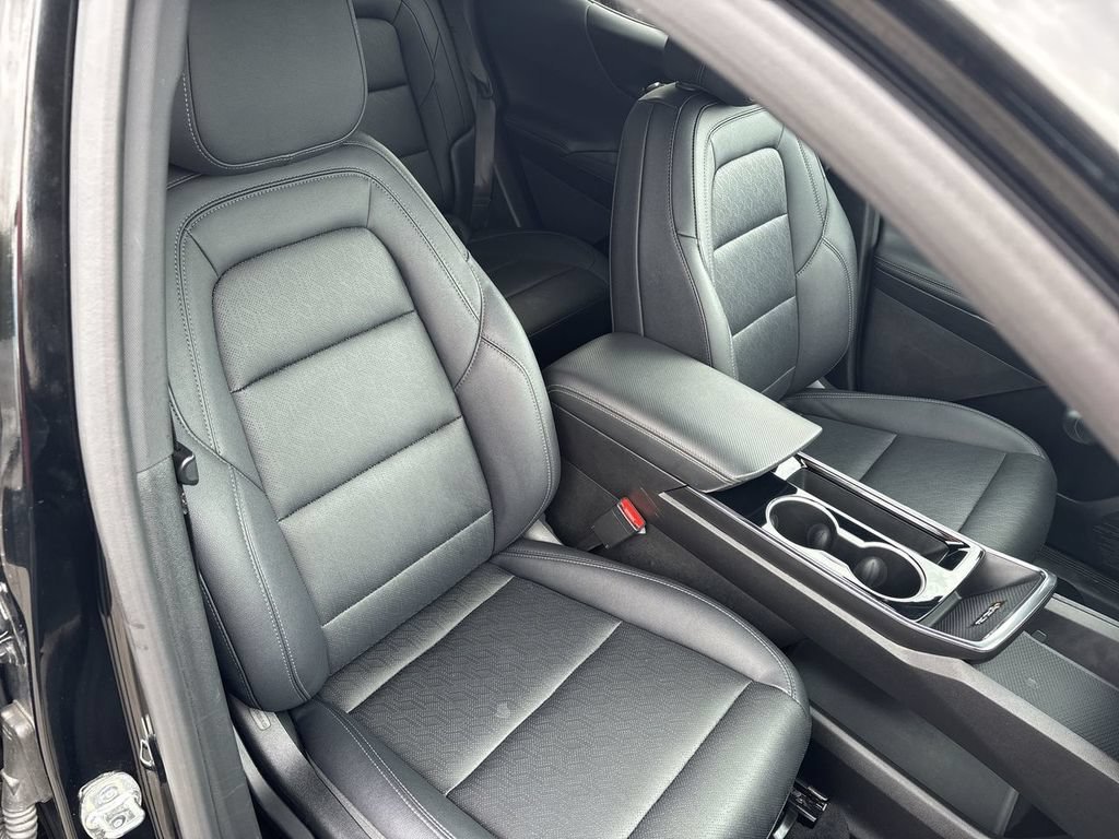2025 Chevrolet Equinox LT - Photo 32