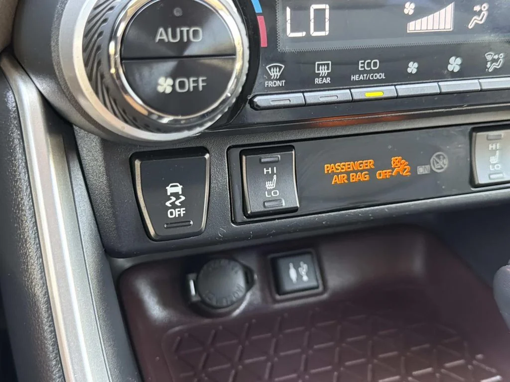 Used 2019 Midnight Black Metallic Toyota Limited image 18