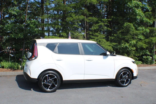 Used 2025 Snow White Pearl Kia EX image 2