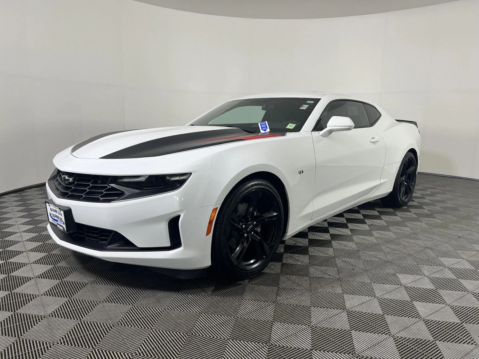 Used 2024 Summit White Chevrolet 2LT image 27