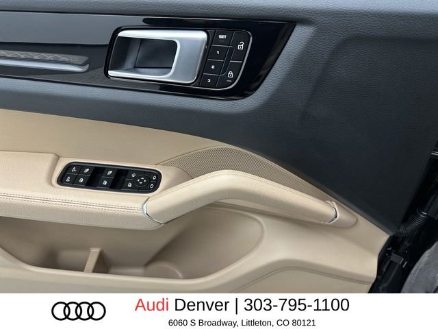 Used 2023  Porsche Base image 13
