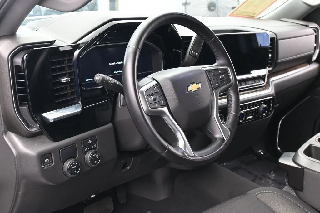 Used 2022 Summit White Chevrolet LT image 9