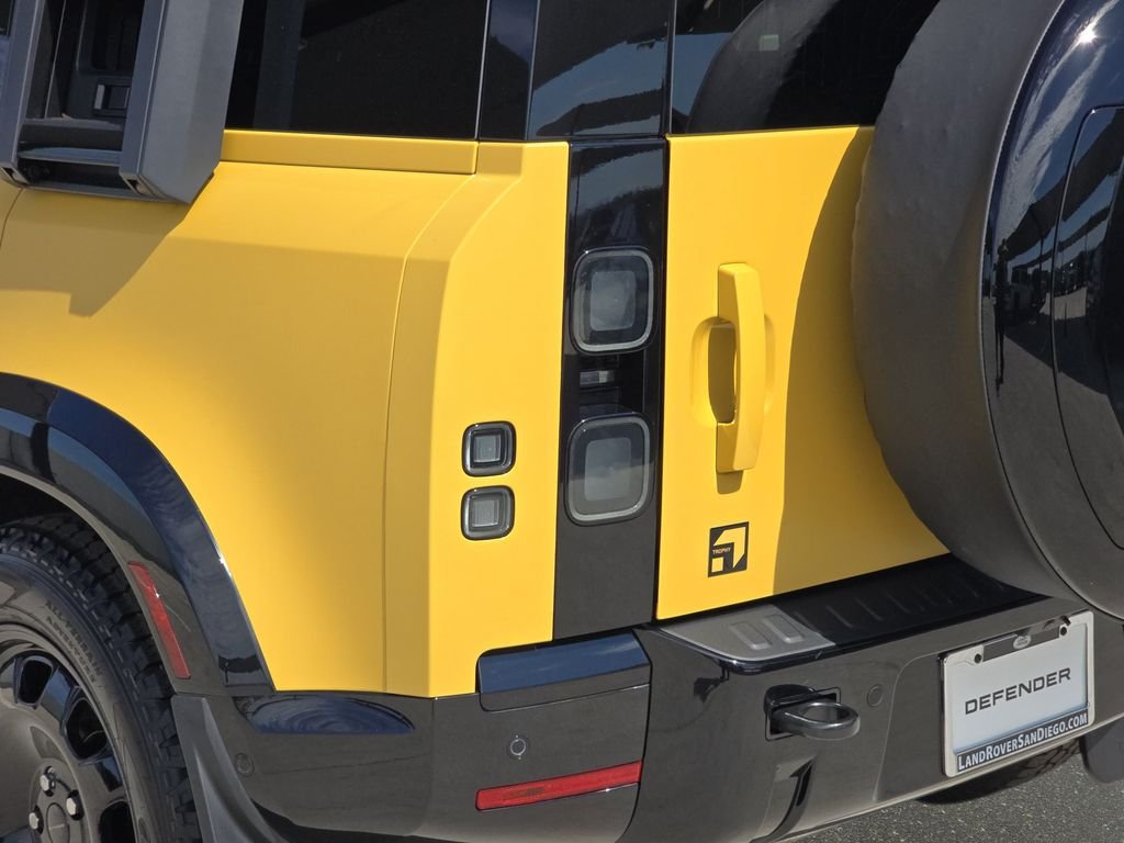 New 2026 Deep Sandglow Yellow Land Rover Trophy Edition Deep Sandglow image 36