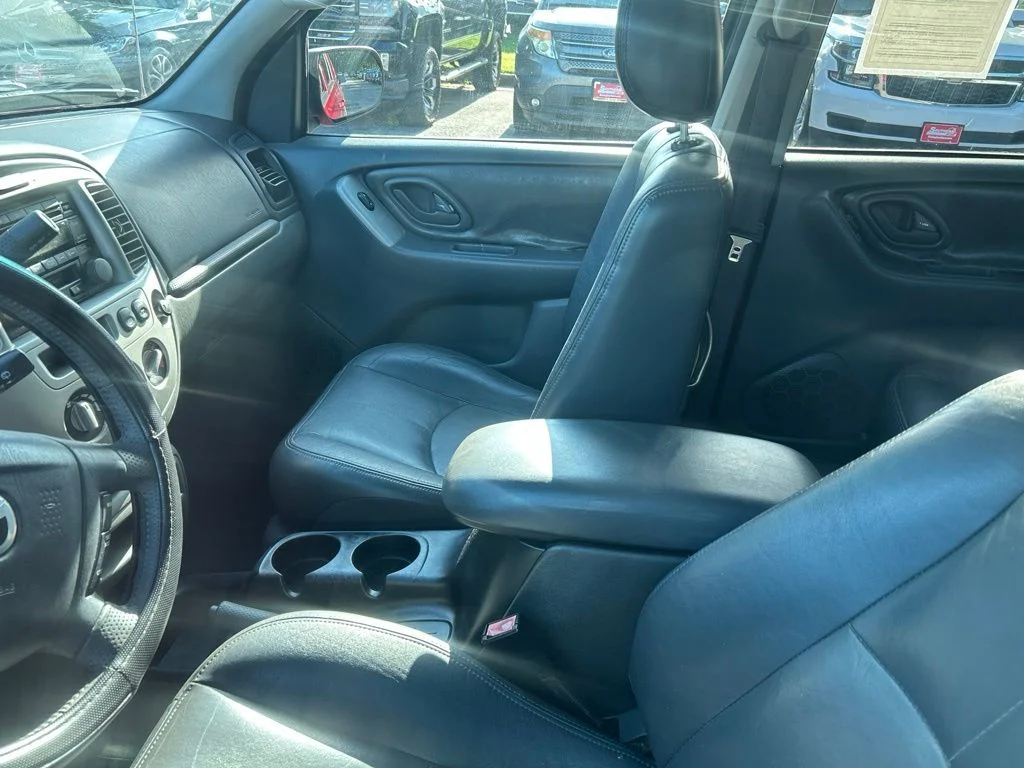 Used 2004 Red Mazda ES image 12