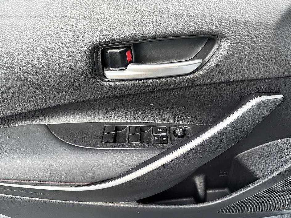 Used 2025 Ice Toyota SE image 7