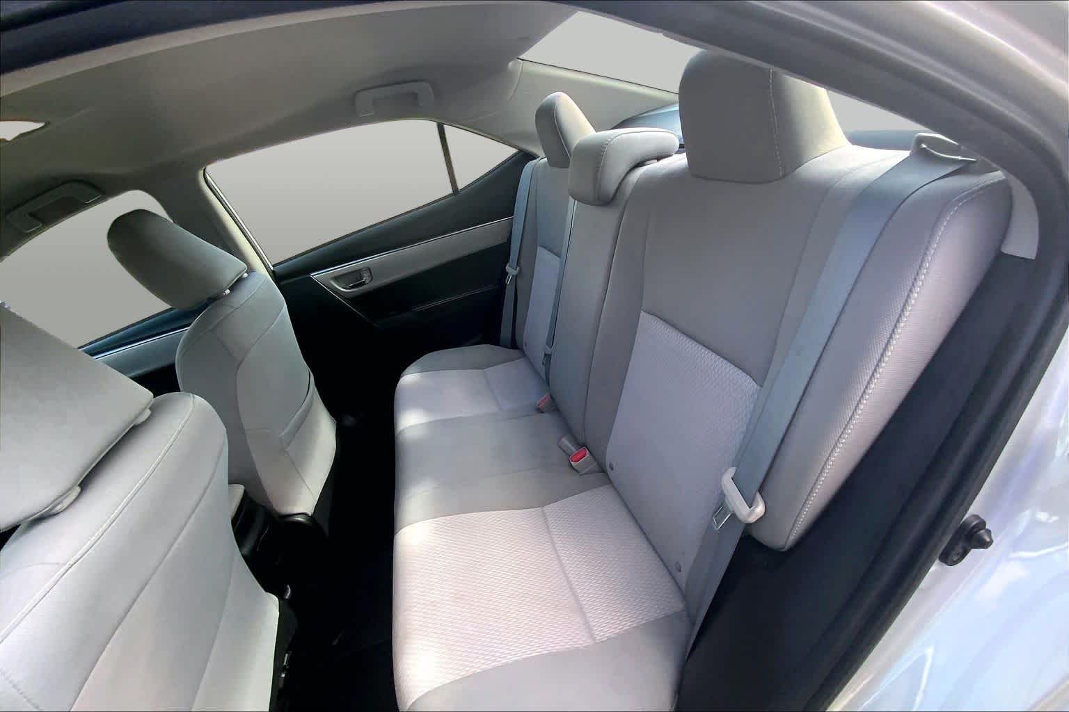 Used 2014 Classic Silver Metallic Toyota LE image 20