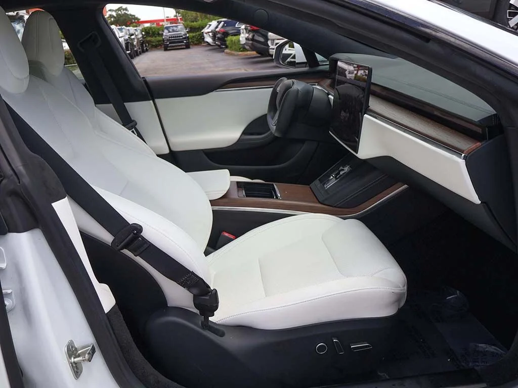 Used 2023 White Tesla Standard Range image 31