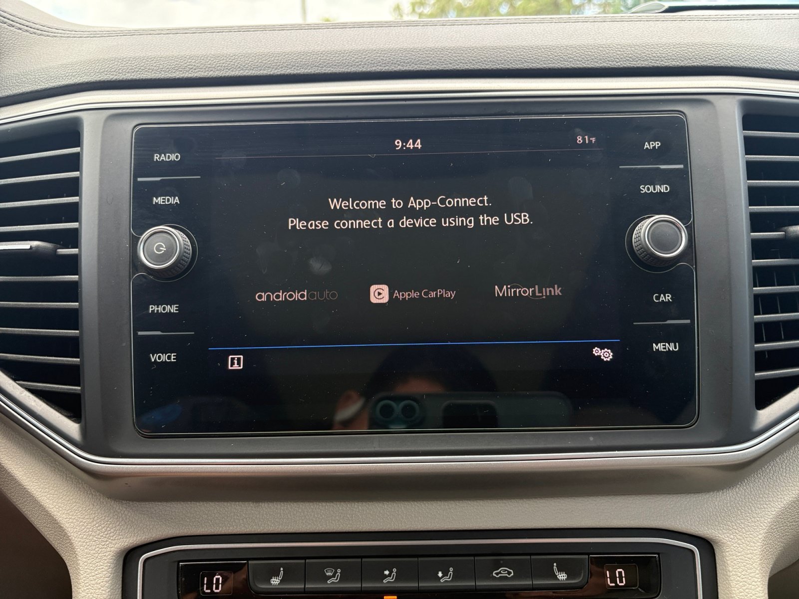Used 2019 Deep Black Pearl Volkswagen 3.6L V6 SE w/Technology image 14