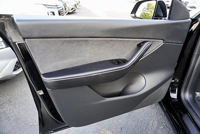 Used 2020  Tesla Long Range image 24