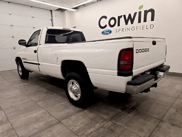 Used 2002  Dodge ST image 3