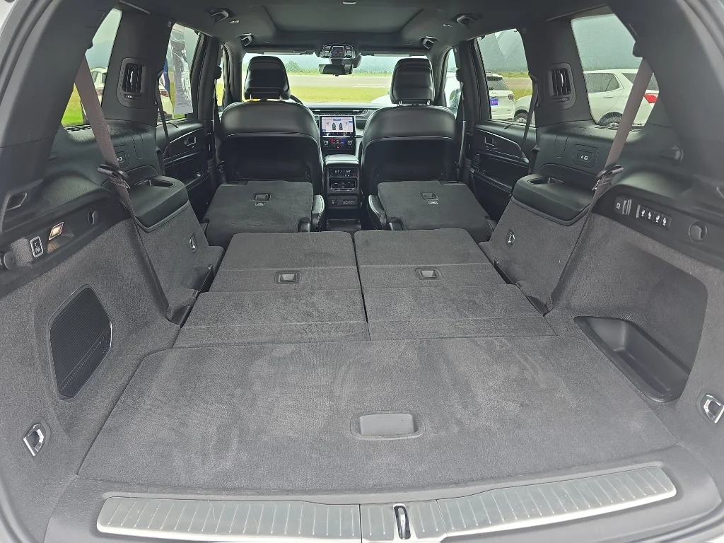 Used 2022 Bright White Jeep Overland image 32