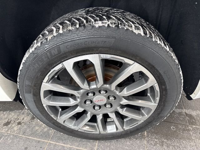 Used 2021 White GMC Denali image 6
