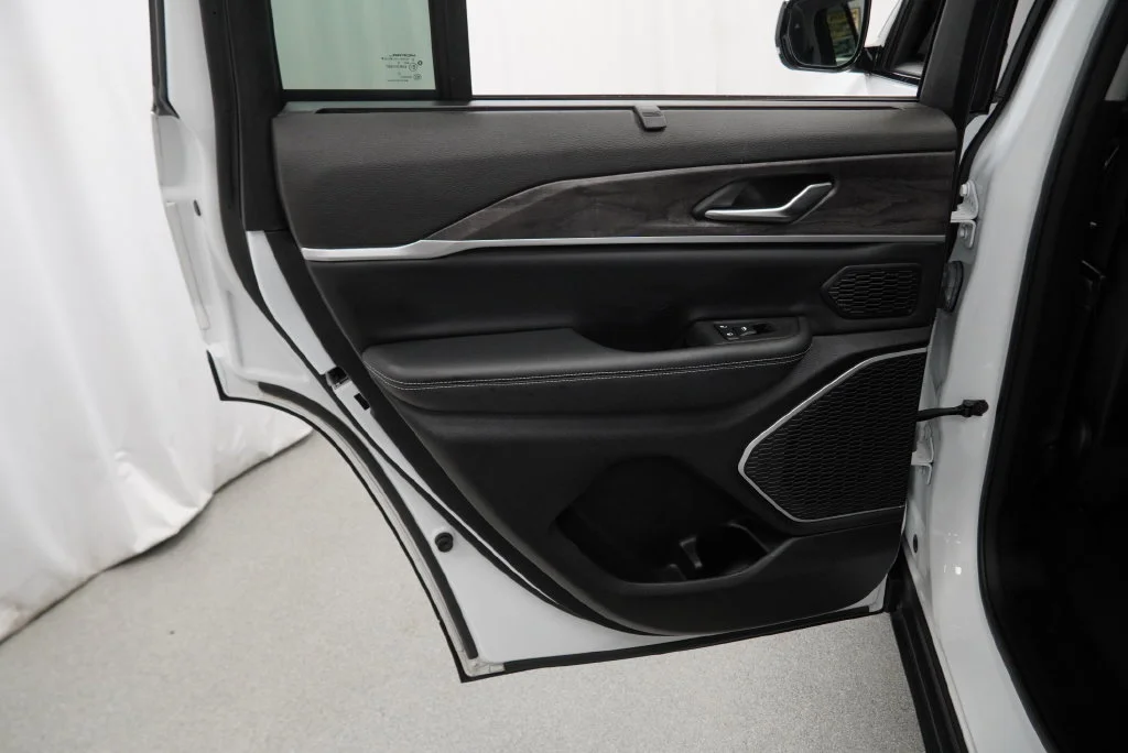 Used 2023 White Jeep 4xe image 36