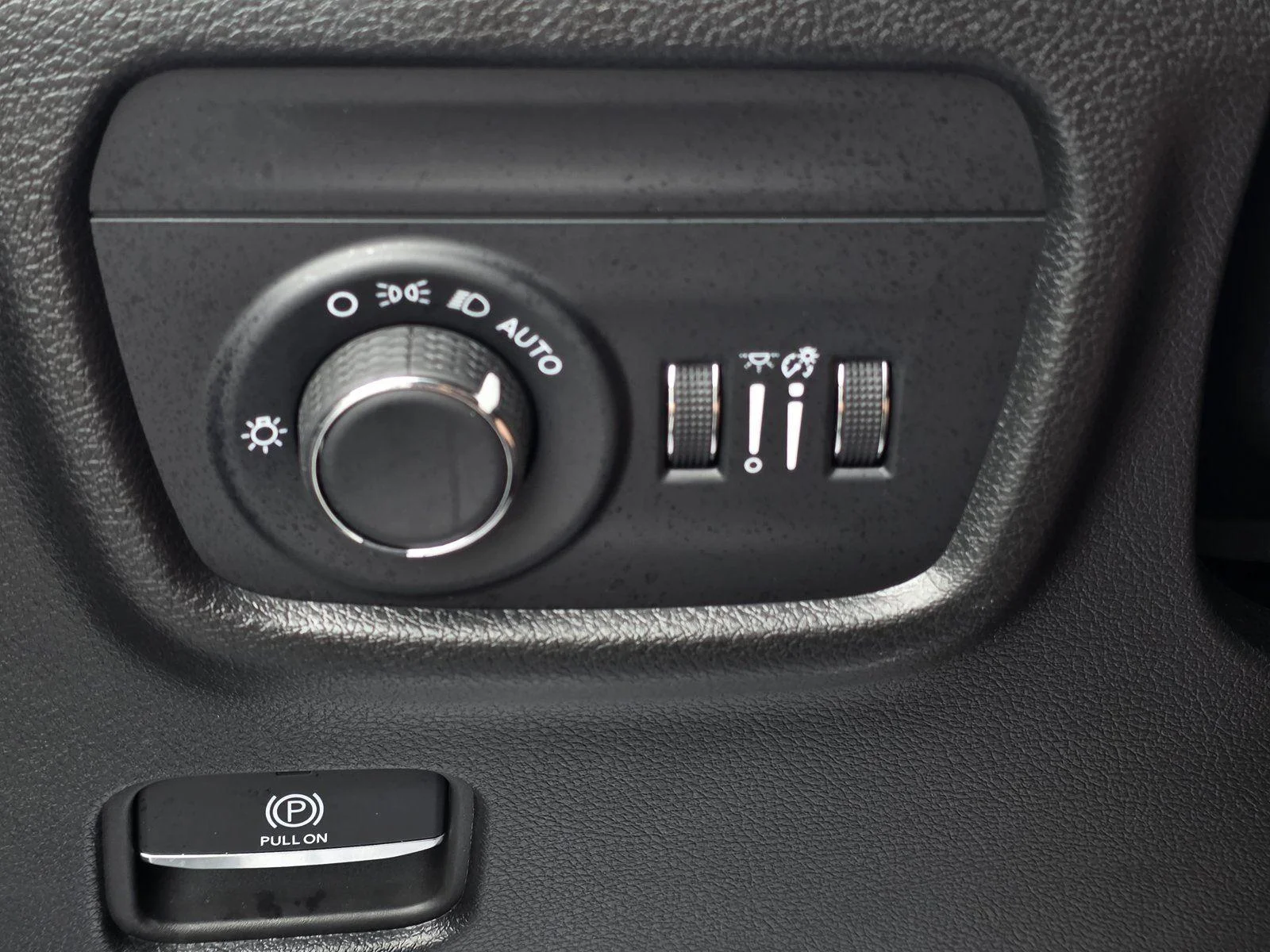 Used 2025 Bright White Clearcoat Jeep Laredo X image 26