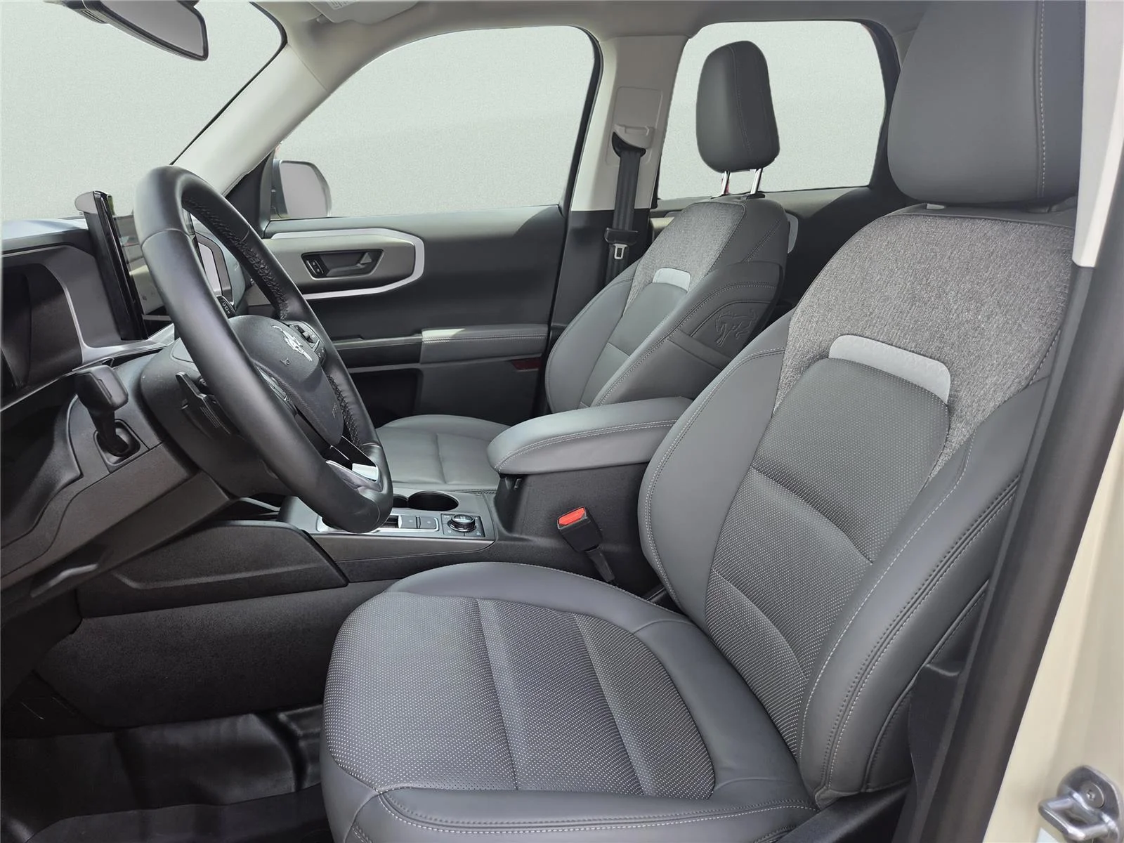 Used 2025 Desert Sand Ford Badlands image 17