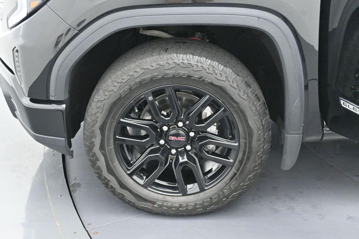 Used 2024 Onyx Black GMC Elevation image 29