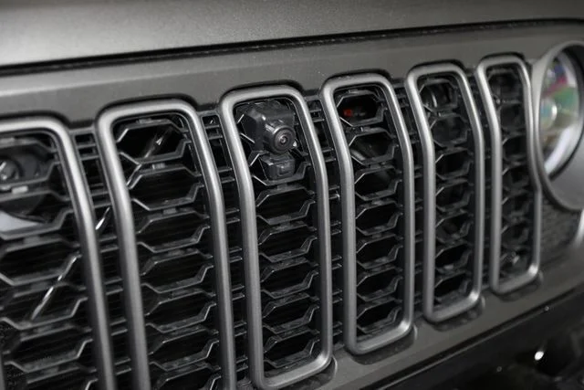 New 2026 Granite Crystal Metallic Clear-Coat Exterior Paint Jeep Mojave X image 24