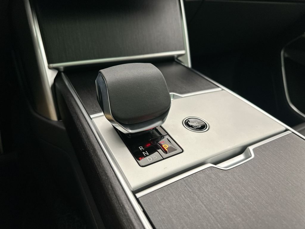 New 2026 Fuji White Land Rover SE image 12