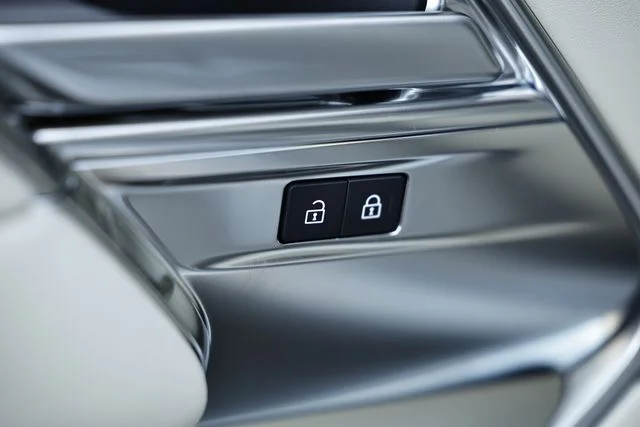 New 2026 Fuji White Land Rover SE 7 Seats image 30