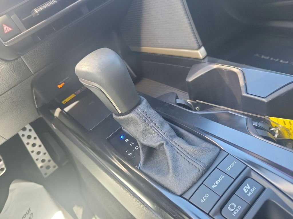 2025 Toyota Camry SE - Photo 28