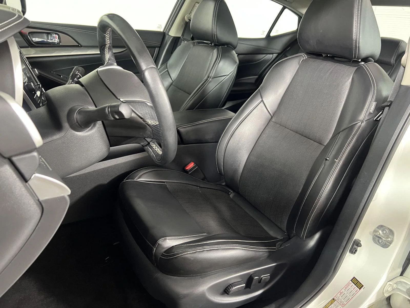 Used 2020 Pearl White Tricoat Nissan SL image 15