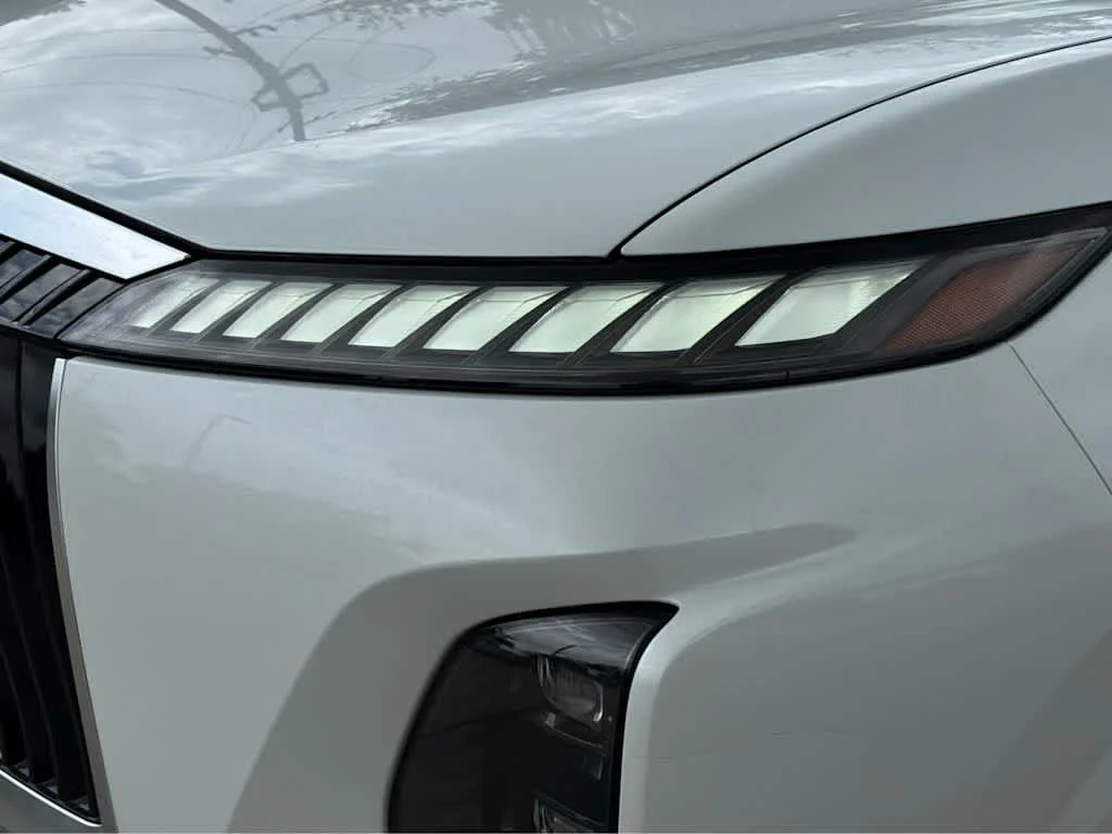 New 2026 RADIANT WHITE INFINITI Pure 2WD image 5