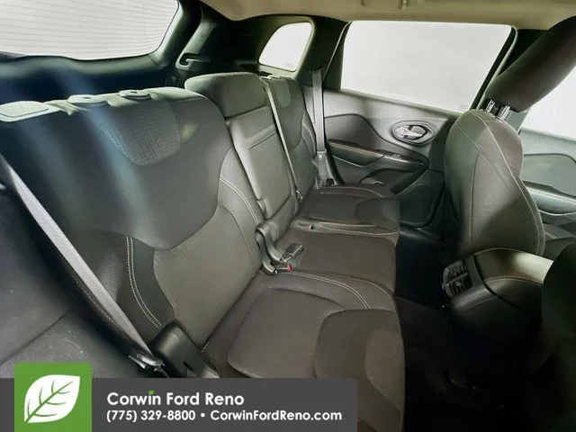 Used 2016 Granite Crystal Clearcoat Metallic Jeep Latitude image 24