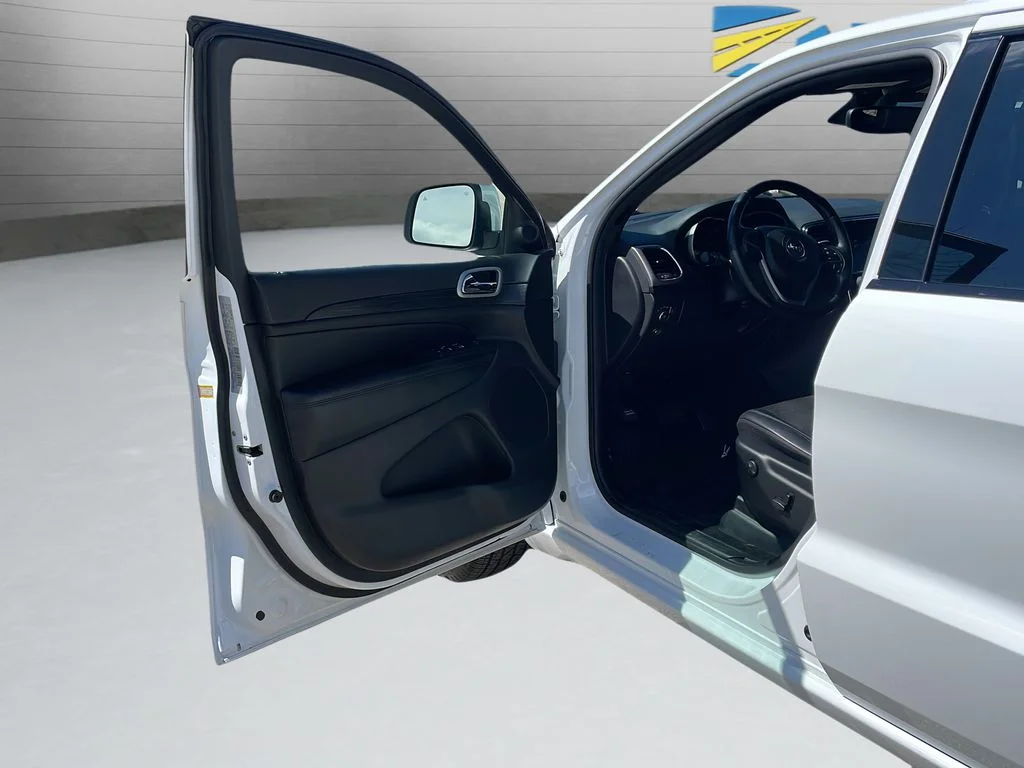 Used 2020 White Jeep Altitude image 35