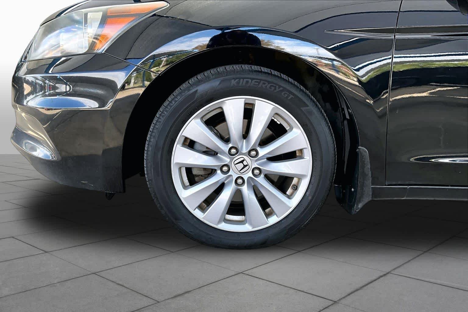 Used 2011 Crystal Black Pearl Honda EX-L image 9