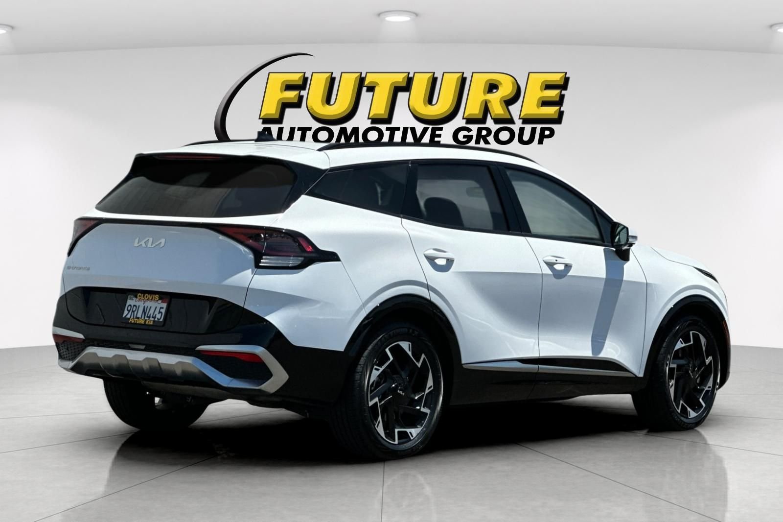 Used 2025 White Kia SX-Prestige image 4