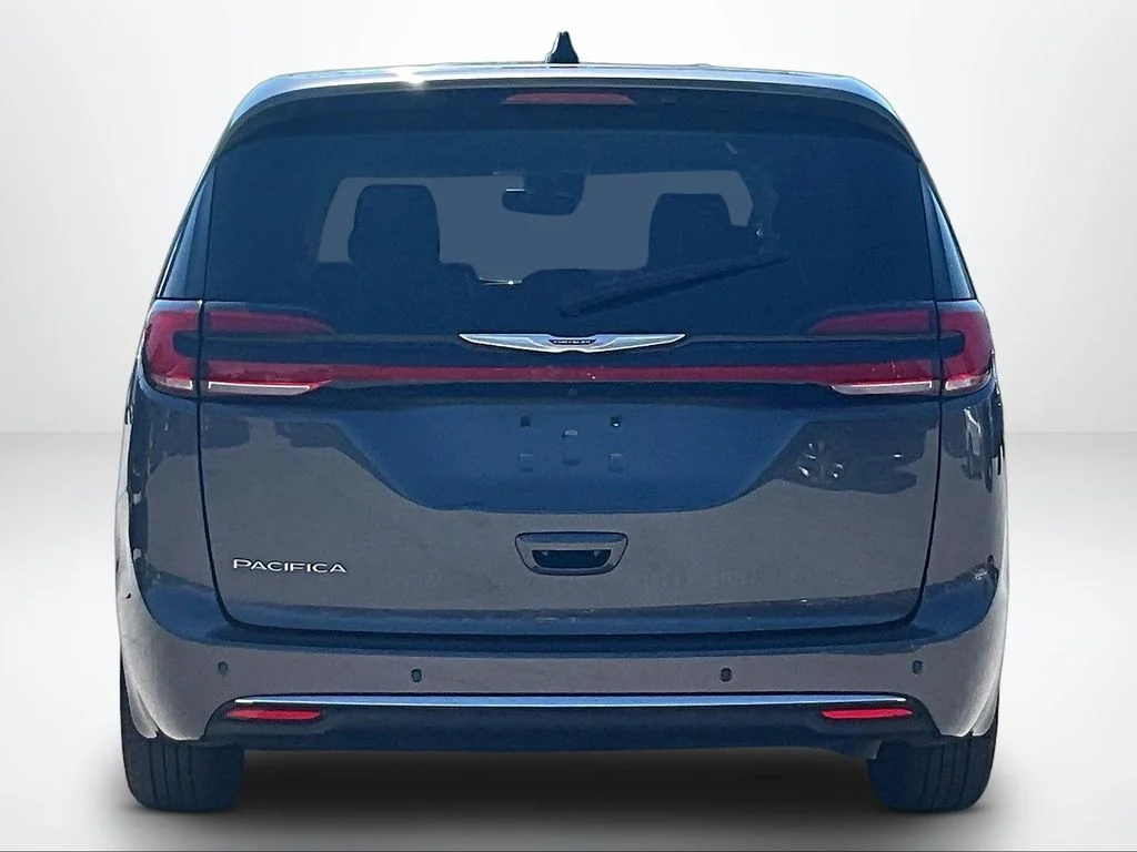 Used 2023 Gray Chrysler Touring L image 5